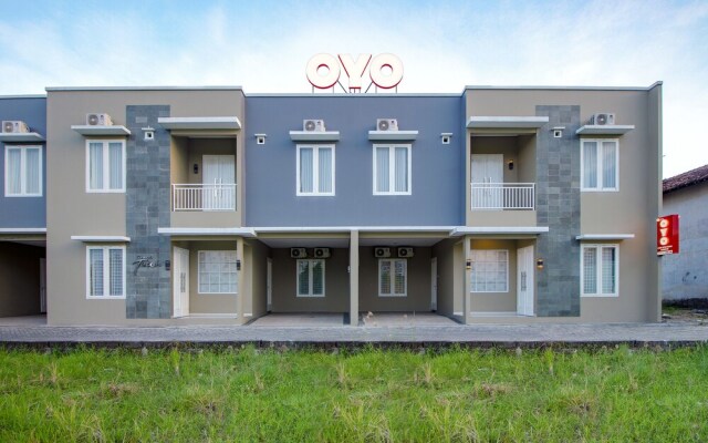 Rumah Teteh Syariah Kledokan by Oyo