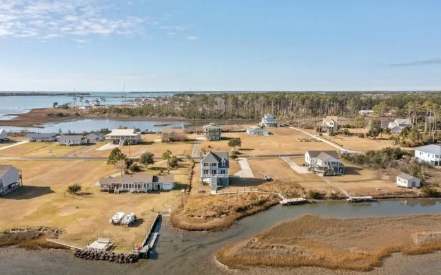 Downeast Retreat 4 Bedroom Home by RedAwning