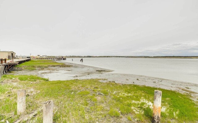 Waterfront Kenai Townhome < 1 Mi to Beach!