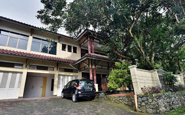 ZEN Rooms Villa Duta