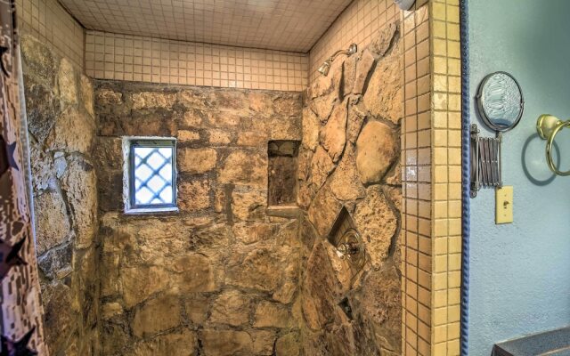 Countryside Cottage: 17 Mi to Downtown San Antonio