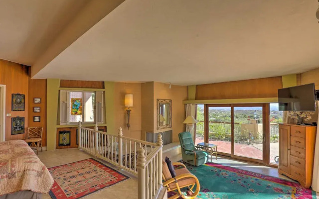 Tucson Retreat w/ Superb Mountain Views & Pool!