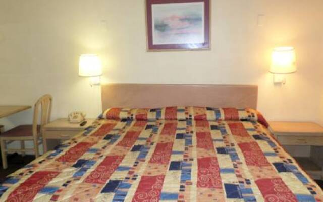 Camelot Inn Elyria