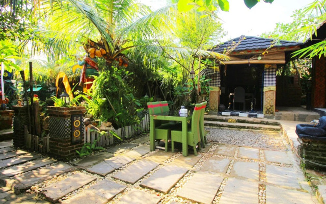 OYO 1115 Villa And Resto Kubu Selem Etnik Bali