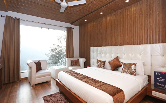 OYO 10076 Hotel Skylark