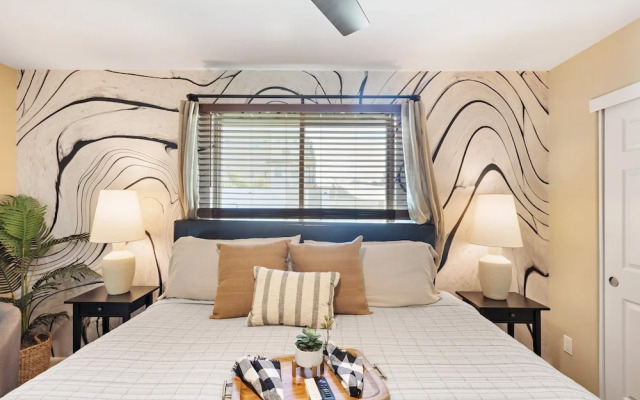 OldTown Lux 4BR/3BA HeatedPool+HotTub+GameRoom/14 by RedAwning