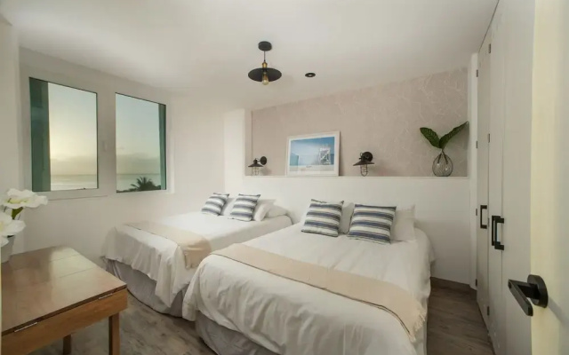 CHIC- Newly Renovated 1 BDR at the best beach