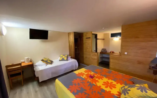 Bora Bora Holiday's Lodge and Villa