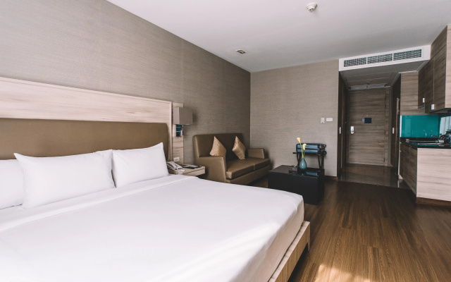 Adelphi Suites Bangkok