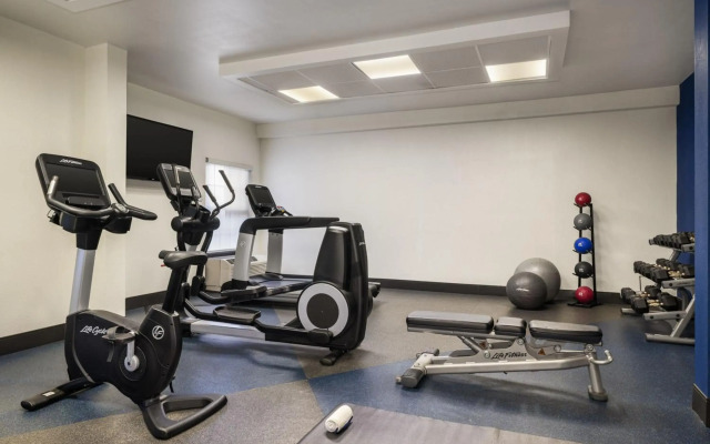 Four Points by Sheraton Greensboro Airport