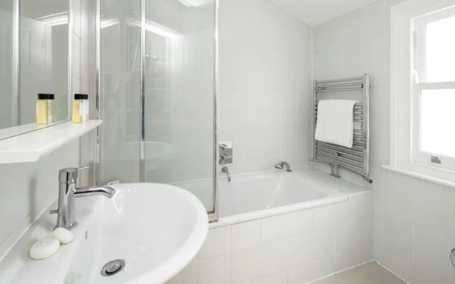 Winchendon Road by Onefinestay