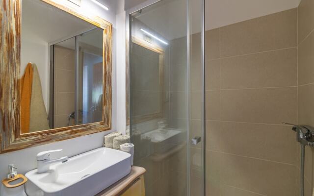 Faro Airport Flat 3 by Homing