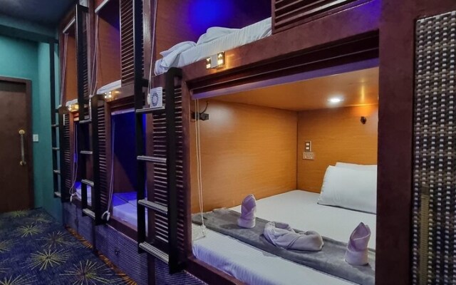 Attic Capsule Hotel