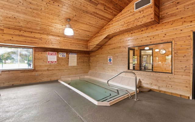 Gull Lake All-season Getaway w/ Private Deck