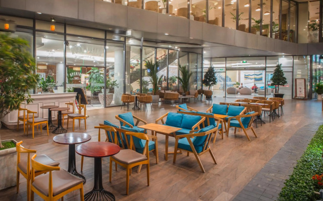 Starcity Hotel & Condotel Beachfront Nha Trang