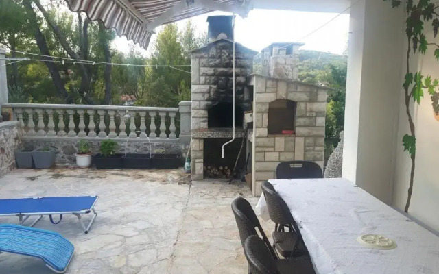 Apts and rooms Makaj - 80m from beach