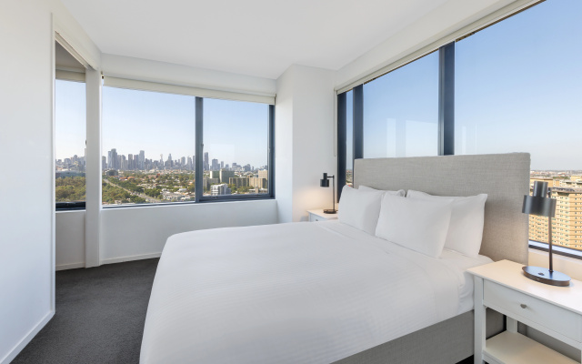 Oaks Melbourne Flemington Suites – Guest Rooms – Melbourne