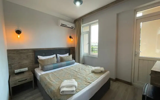 Seven City Hotel