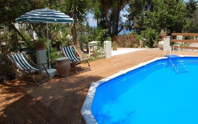 Kanoni Beach Apartments