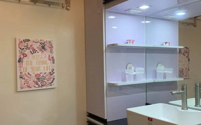 OYO 936 Yumis Condotel Trees Residences