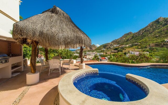 Short Walk to Downtown&Beach from Villa Serrana