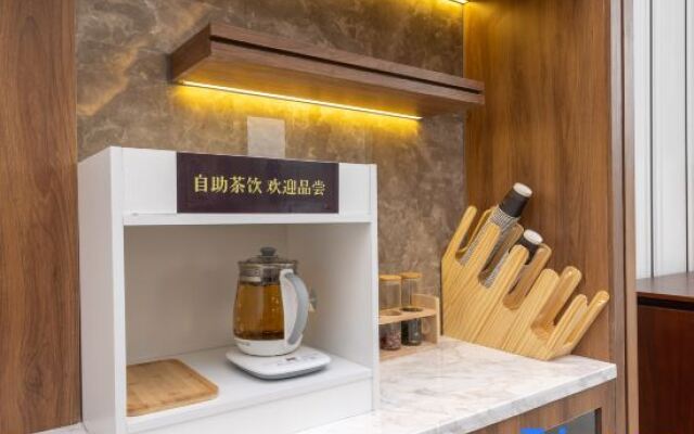 Vienna International Hotel (Luoding Xicheng Duxuan Branch)