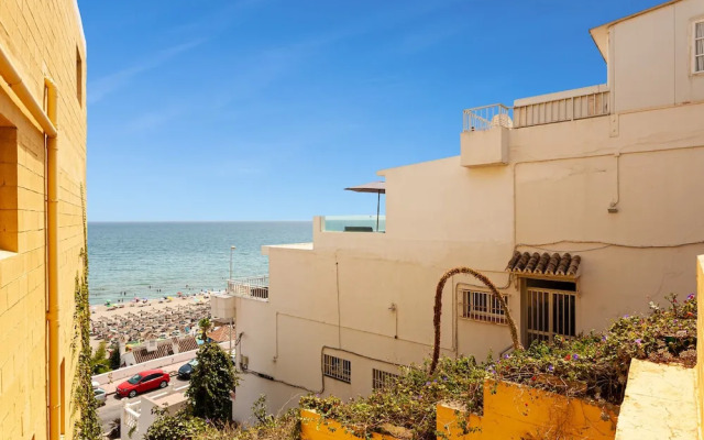 Sea View Apartment 2 Min Walk From the Beach
