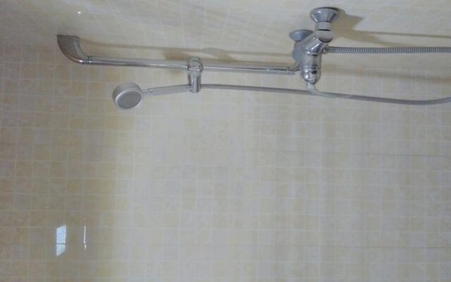 Super 9 Business Hotel
