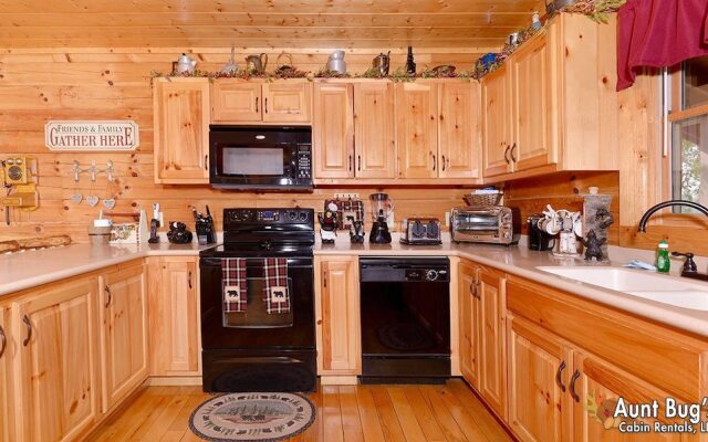 Papa Bear Lodge 565 - Five Bedroom Cabin