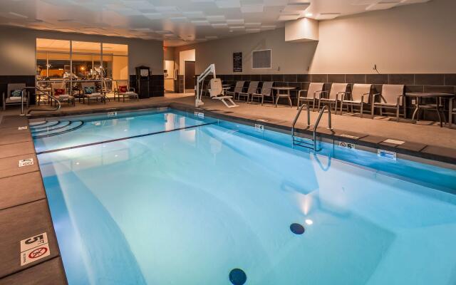 Best Western Plus Bolivar Hotel & Suites