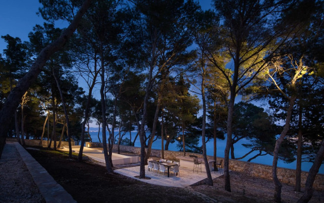 Vale Residence - exclusive & private property by the sea