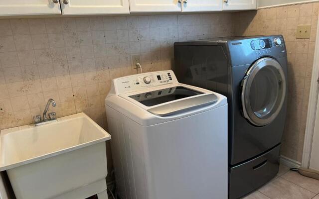Fresh, Chic, Spacious Home With Everything U Need