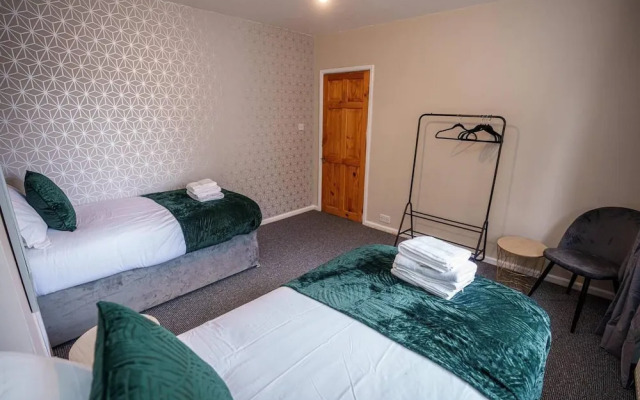Charming 4-bed House in Nottingham Sleeps 7