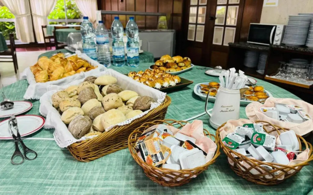 Hotel Colmeia Monte Real