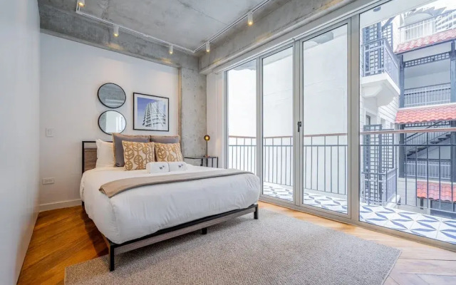 w Cozy 2BR in Plaza Herrera