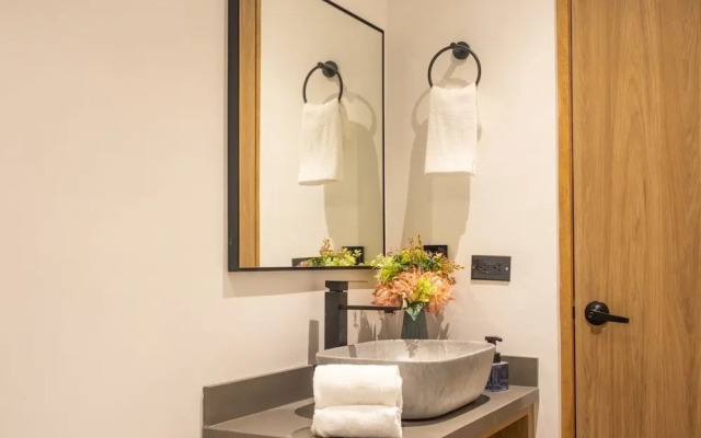 Inviting Stadio Suite Rosa Negra