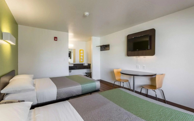 Motel 6 El Paso, TX - East