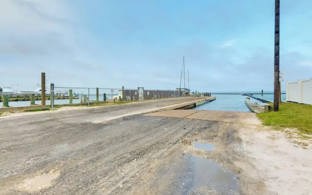 2 Blocks to Bay: Cabana Breeze' Rockport Rental!