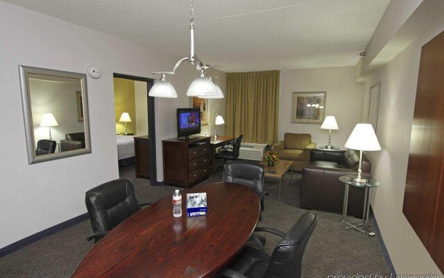 Best Western Plus Wichita West Airport Inn