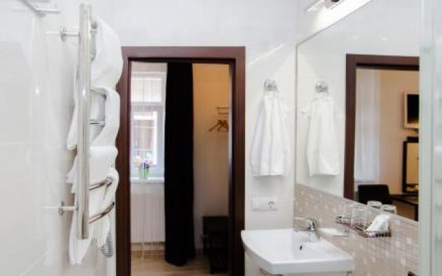 Leo Apartment