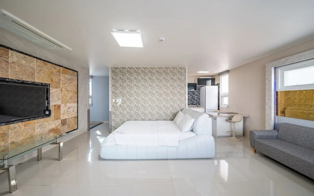 Pohang Pinewave Sea & Spa Pension