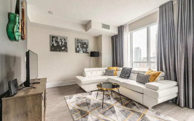 Simply Comfort. Modern Downtown Apartment
