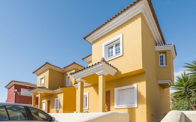 Serene Holiday Home in Baños y Mendigo With Swimming Pool