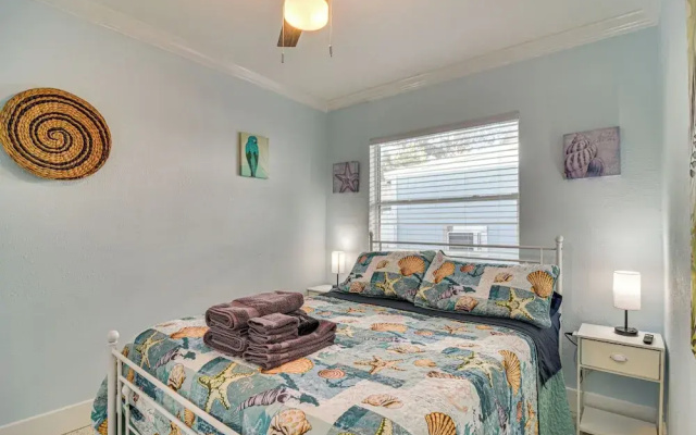Indian Rocks Beach Retreat, Walk to Gulf & Beaches