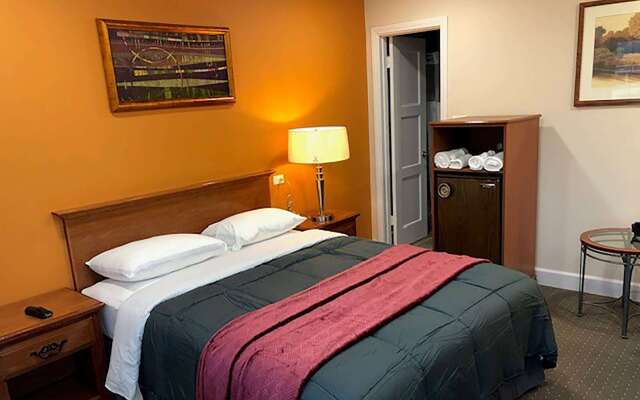 Howard Johnson by Wyndham Ridgecrest, CA