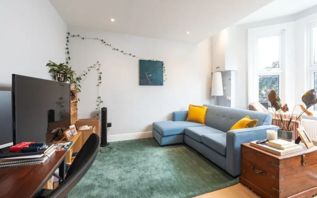 87 Gauden Road