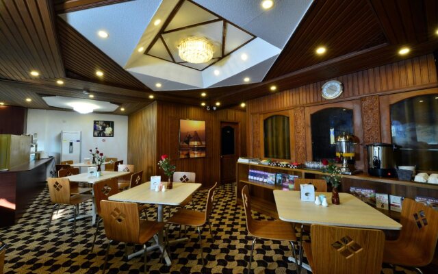 Backpacker Hostel - Adults Only