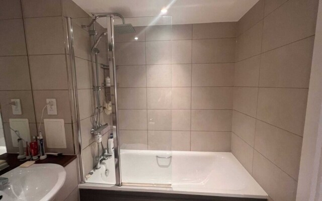Central 1 Bedroom Apartment in Aldgate East in Zone 1