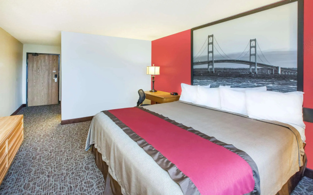 Super 8 by Wyndham West Branch