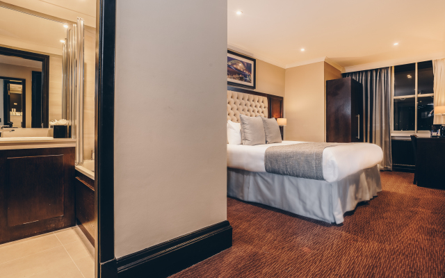County Hotel & County Aparthotel Newcastle